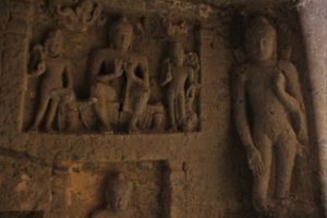 41번 석굴 내부 조각상