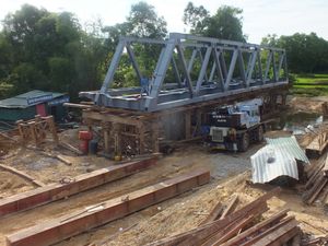 교체 공사 중인 베트남 통일 철도의 철도 교량