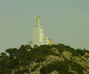 레바논의 도그강 유역을 내려다보는 그리스도왕