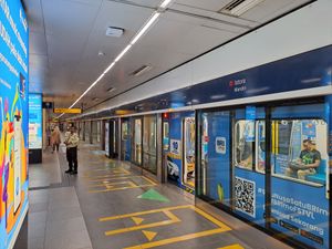 이스토라 만디리 MRT 역, 경기장 단지에서 가장 가까운 자카르타 MRT역.