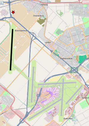 사고 지점을 빨간 별로 표시하고, 검은색으로 묘사된 폴더반 활주로가 있는 스키폴 공항 활주로 다이어그램