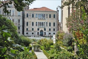 대운하를 바라보는 팔라초 말리피에로의 정원