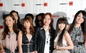오다 카오리(오른쪽 끝)와 FictionJunction in Anime Expo, 2012