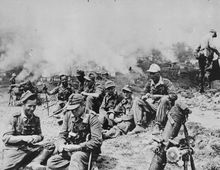 에피루스에서 마을을 파괴한 후 휴식을 취하는 독일 산악 병사