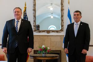 애슈케나지(오른쪽)와 마이크 폼페이오 미국 국무장관, 2020년