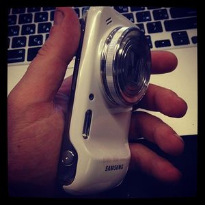 회전식 노브가 있는 줌 렌즈