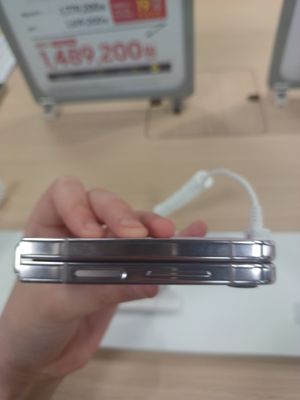 삼성 갤럭시 Z 플립 5의 힌지