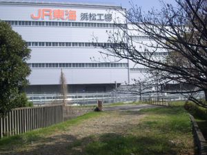 이바 유적의 인입선 자국에서 본 공장 외관