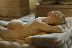 보르게세 헤르마프로디토스, 서기 2세기 로마 시대 복제품 (루브르 박물관)