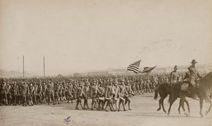 1918년 2월 1일 조지아주 챔블리의 캠프 고든에서 열린 제328보병연대 검열