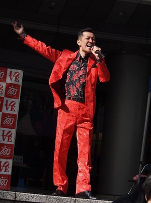 가수・타하라 토시히코의 얼굴 성대모사 원 슌사쿠