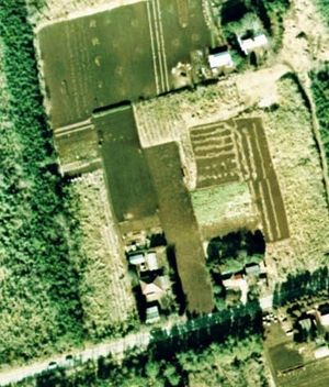 개척 농가의 예 (1974년도) 각각의 집마다 사각형 구획을 가지고 있는 것이 특징이다