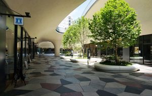 신주쿠 이스트사이드 스퀘어의 선큰 가든