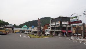 역 앞 광장 (2016년 5월)