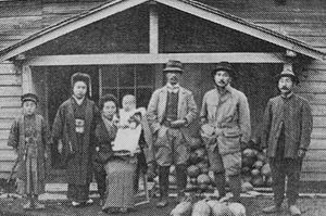 1916년 아리시마 농장. 오른쪽에서 두 번째가 아리시마.