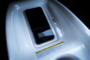 자동차의 Qi 충전대 (토요타 프리우스)