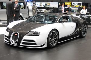 부가티 베이론 리니아 비베레 (만소리)의 2014년 제네바 모터쇼 전면 모습