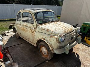 복원되지 않은 1959년형 피아트 500 아메리카 노르말레