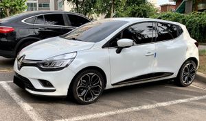 르노 클리오 (후기형) 정측면