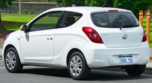 현대 i20 (1세대 전기형) 후측면