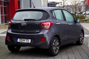 현대 i10(2세대 전기형) 후측면