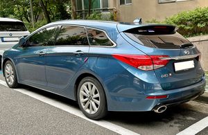 현대 i40 (왜건) 후측면