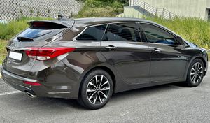 현대 더 뉴 i40 (왜건) 후측면