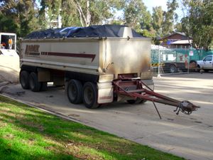 쿼드 도그 트레일러