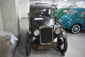 베어 섀시 상태로 일본에 출하된 오스틴 7. 일본제 보디가 장착되어 있다. 토요타 자동차 박물관 소장