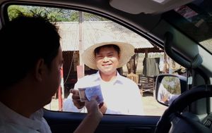 미얀마 바간 근처 지역 사회 도로 검문소의 입장료 징수