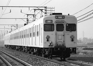 1977년 "세이지 크림" 도색의 8000계