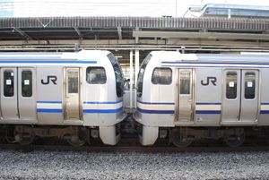 2008년 8월, 개조된 차량 (왼쪽)과 개조되지 않은 차량 (오른쪽)