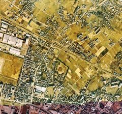 와코시역 부근 항공 사진(1974년). 당시에는 평옥 역사의 섬식 승강장 1면 2선이었다.