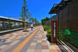 무르델 기념 거리(동쪽 출구)