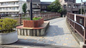 니자시의 앞 거리 다리