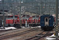 아키타 기관구에 유치 중인 DD51 1 (1985년 아키타역)