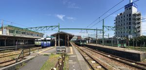 2017년 5월, 오른쪽 5번 승강장이 보이는 역 플랫폼 전경