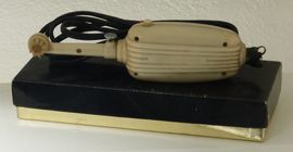 상자 위에 있는 Motodent 전동 칫솔 사진