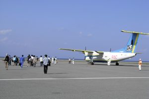 요나구니 공항의 류큐 에어 커뮤터 봄바디어 대시 8 Q100