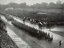 출진 학도 장행회 (1943년 10월 21일)에서의 아오야마가쿠인의 분열 행진