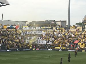 2018년 시카고 파이어와의 경기 전 팬들이 펼친 "#SaveTheCrew" 티포