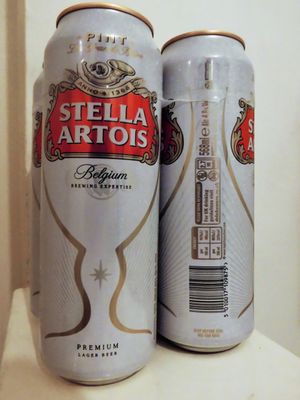 영국 슈퍼마켓에서 흔히 볼 수 있는 영국 파인트 캔(568&nbsp;mL)