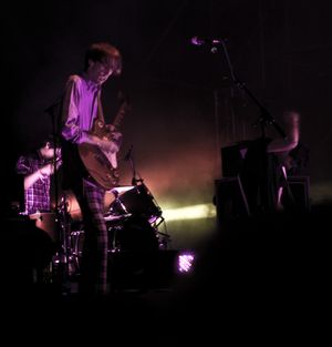 디어헌터가 2011년 프리마베라 사운드에서 공연