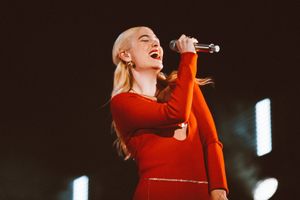 솔라 파워 투어에서 공연하는 로드, 2022년 11월 상파울루 프리마베라 사운드에서