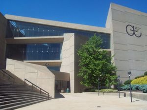 E. J. 토마스 공연 예술관