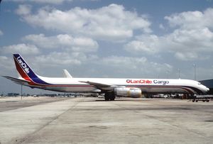 1995년 마이애미 국제공항에 있는 전 LATAM 카고 칠레 더글러스 DC-8-71F