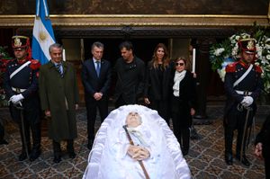 마우리시오 마크리 대통령이 페르난도 데 라 루아의 국장에 참석했다.