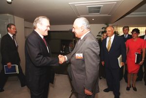 미국 국방장관 도널드 럼즈펠드와 아르헨티나 국방부 장관 호라시오 후아우레나