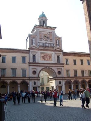 크레마 대성당의 토라초 아치