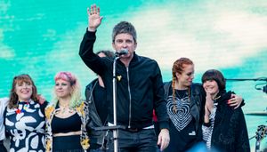 2022년 글래스톤베리 공연 후의 하이 플라잉 버즈